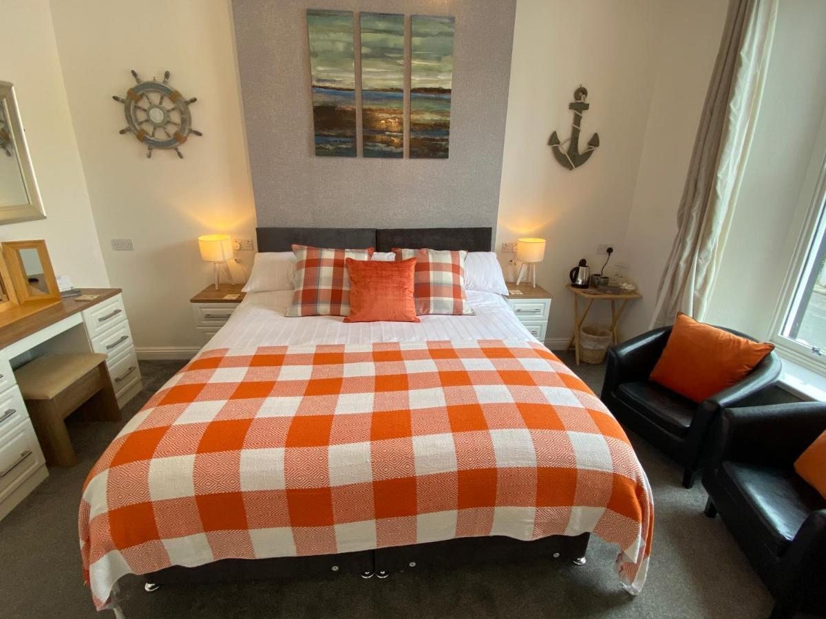 Coach Guest House Tenby Eksteriør bilde