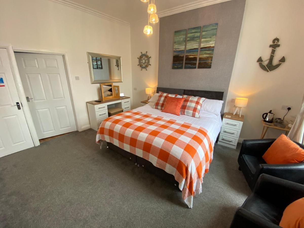 Coach Guest House Tenby Eksteriør bilde