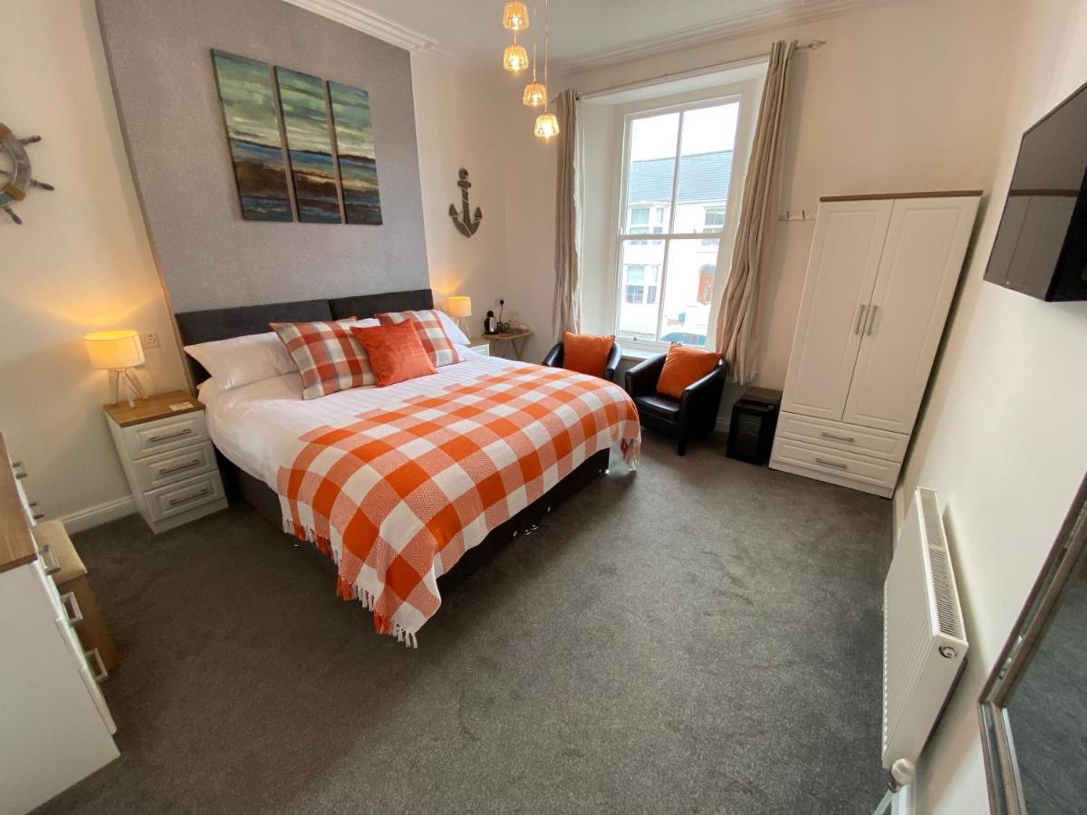 Coach Guest House Tenby Eksteriør bilde